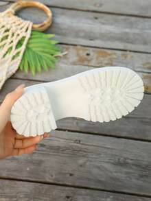 Giày đế cao và đế dày cho nữ, giày lười trang trí khóa kim loại, giày cao gót mới, giày Mary Jane, giày kiểu học sinh, giày lười mới, giày lười thường ngày, giày công sở cho nữ, giày cỡ lớn cho nữ, giày lười thiết kế khóa kim loại đính ngọc trai. - Màu be - Xem 8