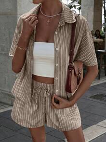 Bộ đồ 2 mảnh mùa hè thoải mái, in sọc, gồm áo và quần short, của Ms. VIVINA, trang phục thường ngày cho nữ, trang phục đi nghỉ mát, đồ mặc nhà. Bộ đồ ngủ và đồ ngoài trời 2 trong 1 cho nữ, bộ đồ vải in họa tiết quả mơ cho nữ. - Nâu nhạt - Xem 6