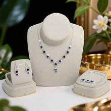 Bộ trang sức thời trang và thanh lịch dành cho nữ, bao gồm dây chuyền, bông tai và vòng tay. - Bạc - Xem 5