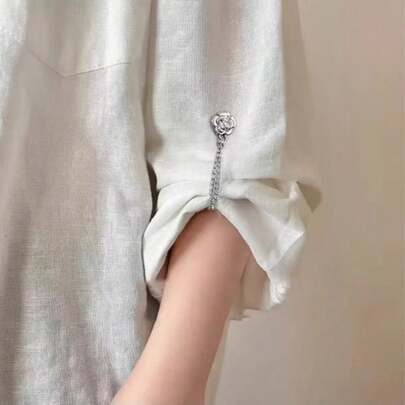 1 chiếc đầm thun họa tiết hoa trà, tay ngắn, cài nút điều chỉnh được, vạt dài hơn, nút cố định.