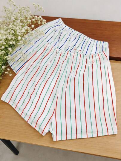 2条装轻薄柔软舒适的休闲短裤，松紧腰带，蝴蝶结系带，条纹印花，适合春夏穿着。