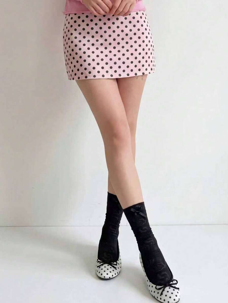 1 đôi tất nữ bằng lụa băng co giãn nhiều màu sắc, họa tiết hoa hồng, ren xếp ly. - màu đen - Xem 1