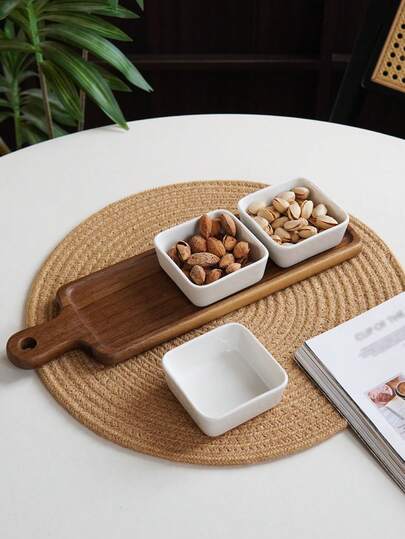 1个带长柄的木质托盘；可用于盛放坚果、巧克力和零食；也可用于盛放披萨、面包和甜点；适合家居装饰；适用于派对、聚会和下午茶；也可用于盛放蛋糕和布丁；是理想的礼品之选；也是节日和婚礼装饰的完美之选。