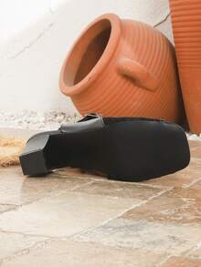 女士时尚性感蕾丝黑色凉鞋，新款春夏搭扣金属孔眼露趾粗跟凉鞋，方头鱼嘴鞋，搭扣夜店性感罗马鞋，舒适大码女鞋，透气踝靴，通勤高跟网靴 - 黑色 - 查看 4