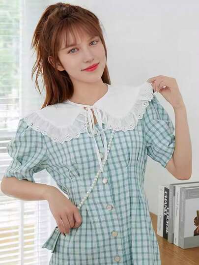 1件肩部装饰假领，百搭款式，可搭配连衣裙、休闲荷叶边披肩，也可搭配卫衣和T恤，甜美可爱，适合春夏穿着。