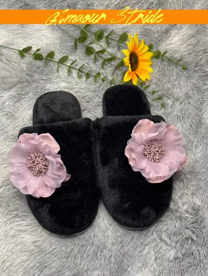 Dép lê nữ màu đen kín mũi giả lông thỏ với hoa tím, dép đế bằng thoải mái cho nhà ở.