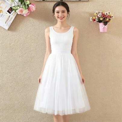 Chân váy xòe cạp cao bằng vải lưới, kiểu dáng cổ tích với lớp voan mỏng xếp ly chữ A cho mùa hè.