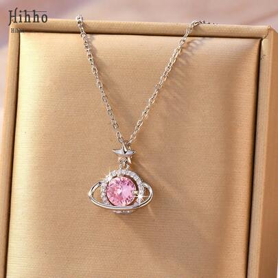Hihho 1 chiếc mặt dây chuyền hình ngôi sao/hành tinh màu hồng nhạt sang trọng, thiết kế lãng mạn với hình dáng hành tinh được bao quanh bởi kim cương và vòng sao, nhẹ nhàng và thanh lịch, phù hợp cho phụ nữ đi làm hàng ngày và hẹn hò.