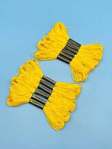 Bộ 12 cuộn chỉ thêu 6 sợi, có các màu đỏ, vàng, đen, trắng, mỗi sợi dài 8m, thích hợp cho việc tự làm thêu, thêu chữ thập, làm vòng tay, may vá thủ công. - Chỉ thêu chữ thập - Xem 10