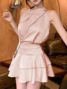 Bộ đồ hai mảnh màu hồng