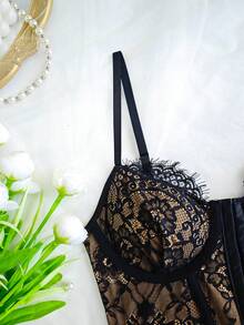 Sexy Lace Trim Cropped Camisole - Black - View 9