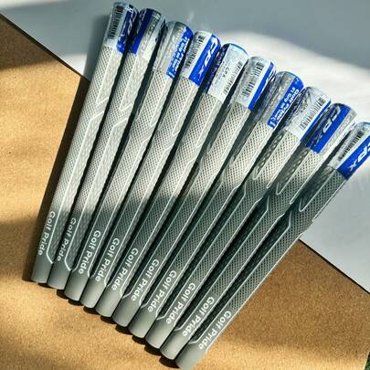 13-Piece Pack Of Golf Clubs With Rubber Grips, Made Of Iron And Wood, Non-Slip And Wear-Resistant, Universal Type.