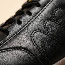 Tenis de hombre casuales de cuero sintético con cordones y suela de EVA, zapatos para hombre cómodos antideslizantes con suela gruesa, calzado masculino elegante de moda y resistente al desgaste, tenis para hombre en oferta transpirables y suaves ideales para caminatas al aire libre y estilo urbano cotidiano. - Negro - Ver 4