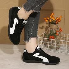 2026 Spring/Summer Women's Casual Flat Soft Bottom Non-Slip Outdoor Sports Shoes, Comfortable Durable Student Skateboard Shoes - Black - View 5