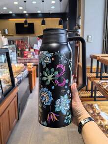1500ml Botella de doble capa de acero inoxidable 304 con aislamiento al vacío de gran capacidad, se puede usar como cafetera, recipiente para bebidas, hervidor de agua caliente, cafetera o tetera. Con un diseño de patrón floral clásico, obra artística original, resistente a golpes y fácil de limpiar. La tetera muestra un elegante patrón floral, adecuada para bodas, fiestas, actividades al aire libre, oficina, escuela, celebraciones de inauguración de la casa y regalos. - Multicolor - Ver 9