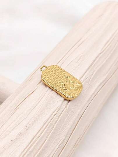 1件复古风吉祥云纹鱼鳞图案不锈钢项链吊坠，适合日常佩戴