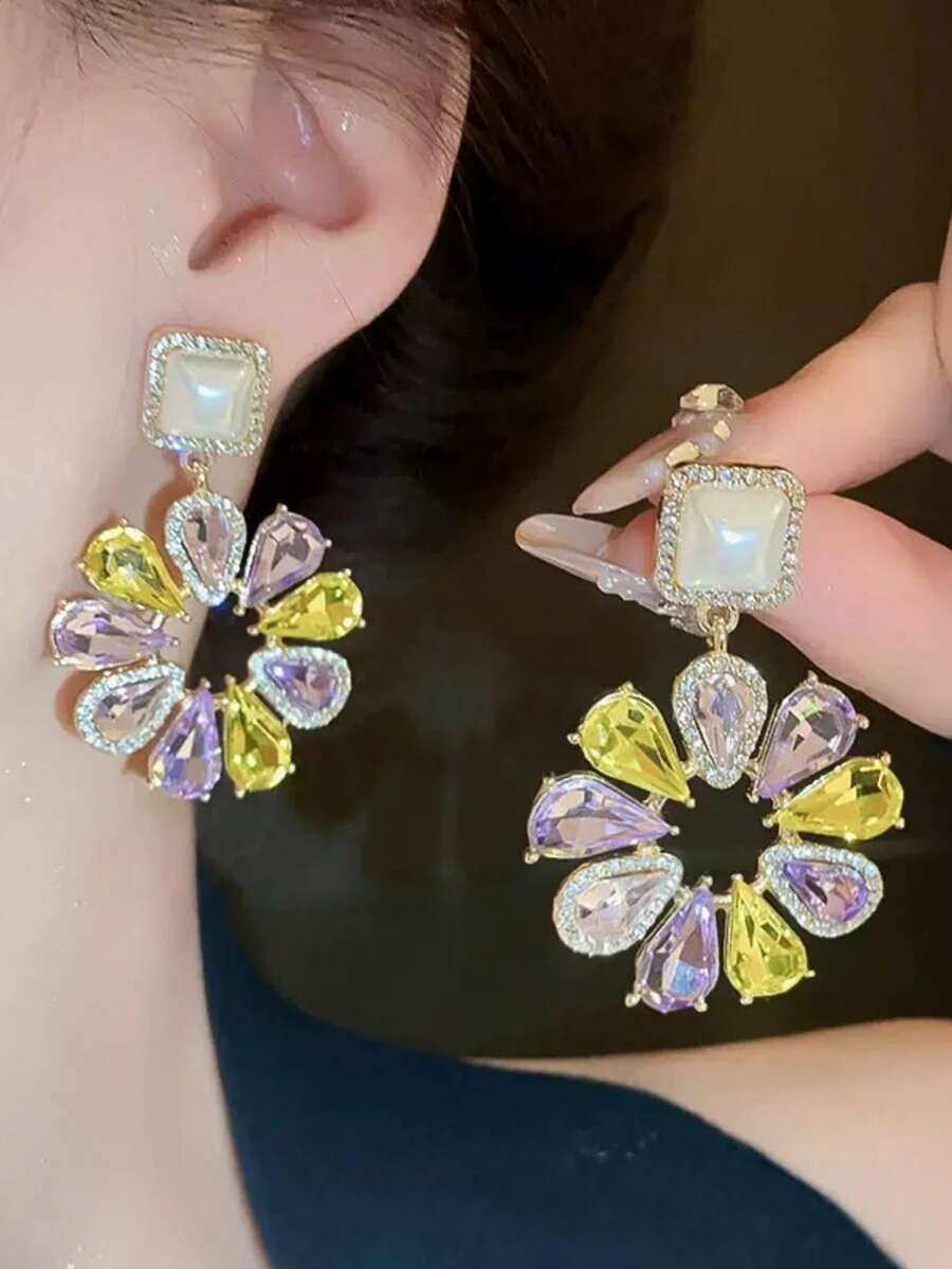 1 Đôi bông tai dáng dài đính pha lê hình hoa giọt nước và ngọc trai giả - Nhiều màu - Xem 1