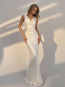 女士优雅深V领连衣裙，露背设计，可调节系带，适合婚礼宾客、毕业派对、约会之夜、海滩度假、热带旅行、海边晚餐和夏季假日派对等场合。 - 杏色 - 查看 11