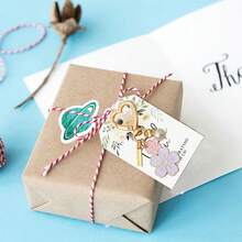 Bộ 12 móc khóa hình trái tim - Bao gồm móc khóa hoa, thẻ cảm ơn và túi quà. Mặt dây chuyền hợp kim hình hoa đôi rất thích hợp cho các dịp như tặng nhân viên, tình nguyện viên, đám cưới, sinh nhật, nghỉ hưu, quà tặng hàng hóa số lượng lớn, phụ kiện nhỏ, quà tặng Ngày của Mẹ, quà tặng phù dâu và phù rể, quà tặng tiệc độc thân, quà sinh nhật, quà tặng phù dâu, quà tốt nghiệp, quà tặng Ngày của Mẹ, quà tặng Ngày Nhà giáo, đồ dùng du lịch, trang trí nhà cửa, v.v. - A - Xem 4