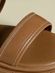 Giày sandal quai ngang khóa cài mới năm 2026 dành cho nữ, gót thấp, đế dày, kiểu dáng bohemian retro tươi trẻ, hở mũi, đế bằng, thoải mái, thích hợp cho mùa hè, màu sắc kẹo ngọt, thoáng khí, thanh lịch khi phối với váy, phong cách thường ngày, đi biển, quai đan chéo, size 33-43 - màu nâu - Xem 8