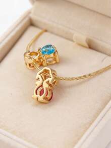 Một chiếc vòng cổ mặt dây chuyền thời trang và độc đáo với họa tiết bé gái và bé trai. Món trang sức độc đáo này kết hợp hình ảnh một bé gái và một bé trai với điểm nhấn là hình trái tim - một lựa chọn thanh lịch cho trang sức đôi hoặc cho các thành viên trong gia đình cùng đeo. Đây là món quà lý tưởng để các cặp đôi trao đổi, hoặc để tặng cho người thân, con cái hoặc bạn bè. - Nhiều màu 4 - Xem 8