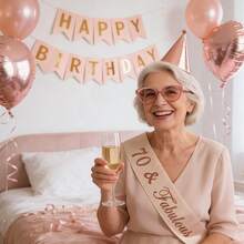 1条70岁生日绶带，采用优质面料制成，质地光滑，风格优雅温暖，米色底，烫金“70岁生日快乐”字样，长斜挎式绶带，可提升70岁生日庆典的格调，适合生日派对、家庭聚会和周年纪念庆祝活动。 - 肩帶 - 查看 3