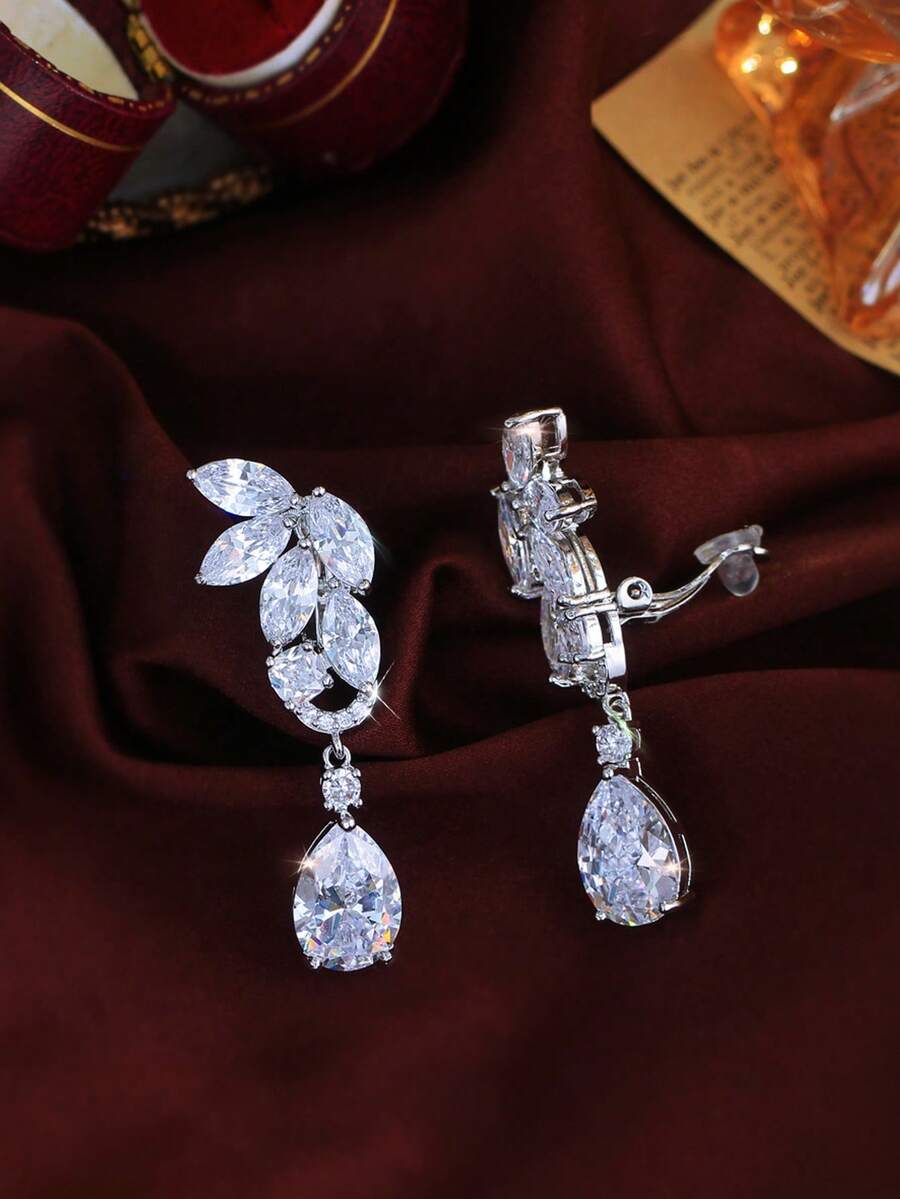 1 Đôi bông tai kẹp dáng dài hình giọt nước, mạ bạc, đính đá Cubic Zirconia trắng lấp lánh, không cần xỏ lỗ, thích hợp cho nữ dự tiệc cưới.