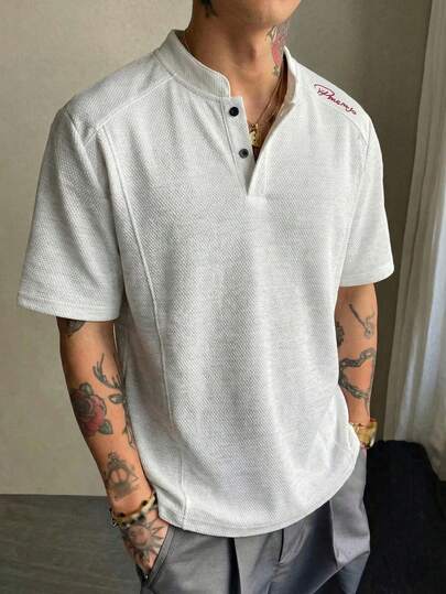 1 pieza Camisa polo de manga corta para hombre, textura de gofre, cuello alto tipo Henry, bordado de etiqueta roja, tela de punto transpirable, estilo casual maduro, adecuado para el verano