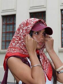 1件波西米亚风复古佩斯利花纹碎花真丝方巾，轻盈透气，适合春夏休闲户外沙滩装扮，可作夏季头巾、发带、发箍、节日派对配饰。 - 紅色 - 查看 3