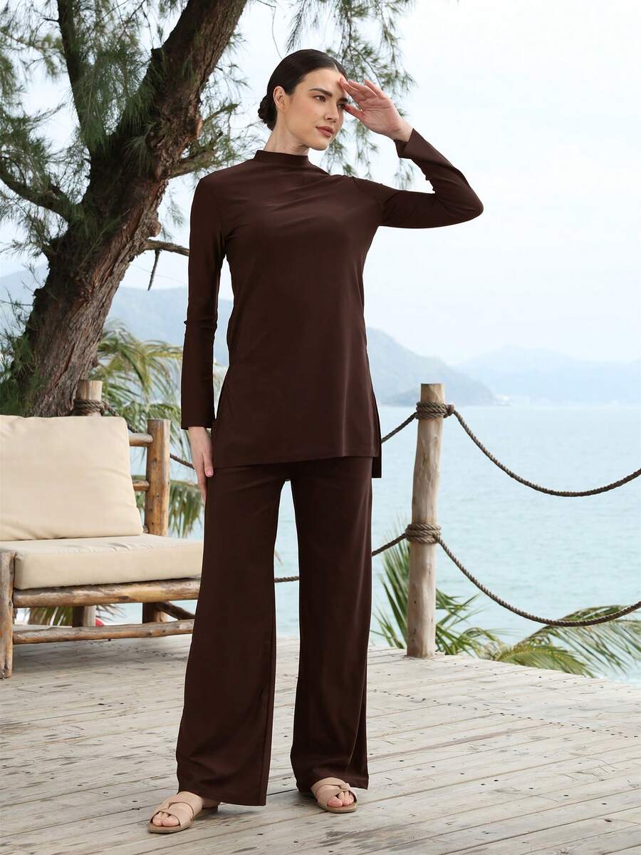 休闲棕色高弹力女士布基尼泳衣套装，圆领高腰全包臀设计，适合度假海滩夏季穿着。