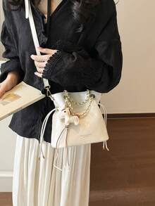 时尚链条肩带绗缝水桶包，小众设计，百搭女士单肩包 - 白色 - 查看 2