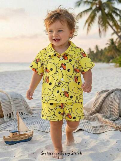 Bộ đồ 2 món cho bé trai gồm áo sơ mi in hình vịt dễ thương và quần short cạp chun, trang phục đường phố thời trang cho trẻ em, thoải mái cho mùa hè.