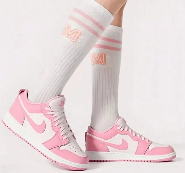 Nike Air Jordan 4 RM 青年低帮复古篮球运动鞋 - 白色/粉紅色 - 查看 1