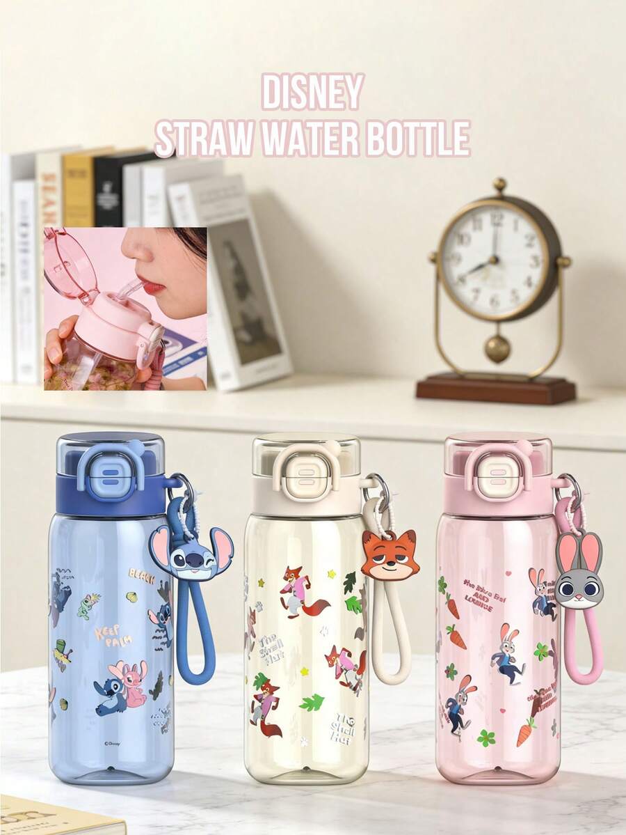迪士尼疯狂动物城750毫升塑料吸管水瓶，采用EPDM材质，配有可拆卸硅胶吸管、弹出式瓶盖和防漏设计，方便携带和清洗，瓶身印有卡通图案，适合家庭、户外、旅行、运动等场合，是送给迪士尼粉丝、疯狂动物城爱好者、家人、朋友和同事的理想礼物。