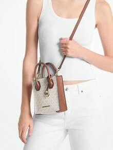 Michael Kors Mercer 超小型女士 Logo 皮革斜挎包，复古手提包设计，休闲单肩包/手拿包，适合日常工作和购物 - 白色和棕色 - 查看 2