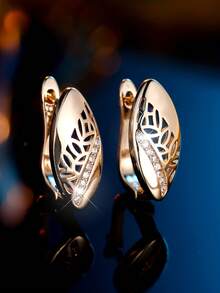 1 paire de boucles d'oreilles à tige de dames au design ajouré en or jaune à la mode et charmant; la bijouterie parfaite pour les femmes, rehaussée de zirconium blanc; un excellent cadeau d'anniversaire; bijoux de fête - Or jaune - Voir 2