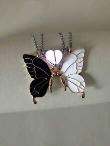 ATLVXJL Set de 2 collares con colgante de corazón y mariposa que brillan en la oscuridad para pareja/amistad, joyería casual adecuada para uso diario y regalo del Día de San Valentín - Multicolor - Ver 3