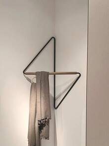 Perchero de pared a 90 grados, perchero de pared para dormitorio, perchero de esquina, estantería de almacenamiento, perchero de esquina, perchero de pared minimalista nórdico de esquina, perchero de abrigos de esquina moderno para el hogar, perchero de sombreros, estantería de pared, perchero de esquina de hierro, puede almacenar abrigos, sombreros y bufandas, mejora el aprovechamiento del espacio - Negro - Ver 1