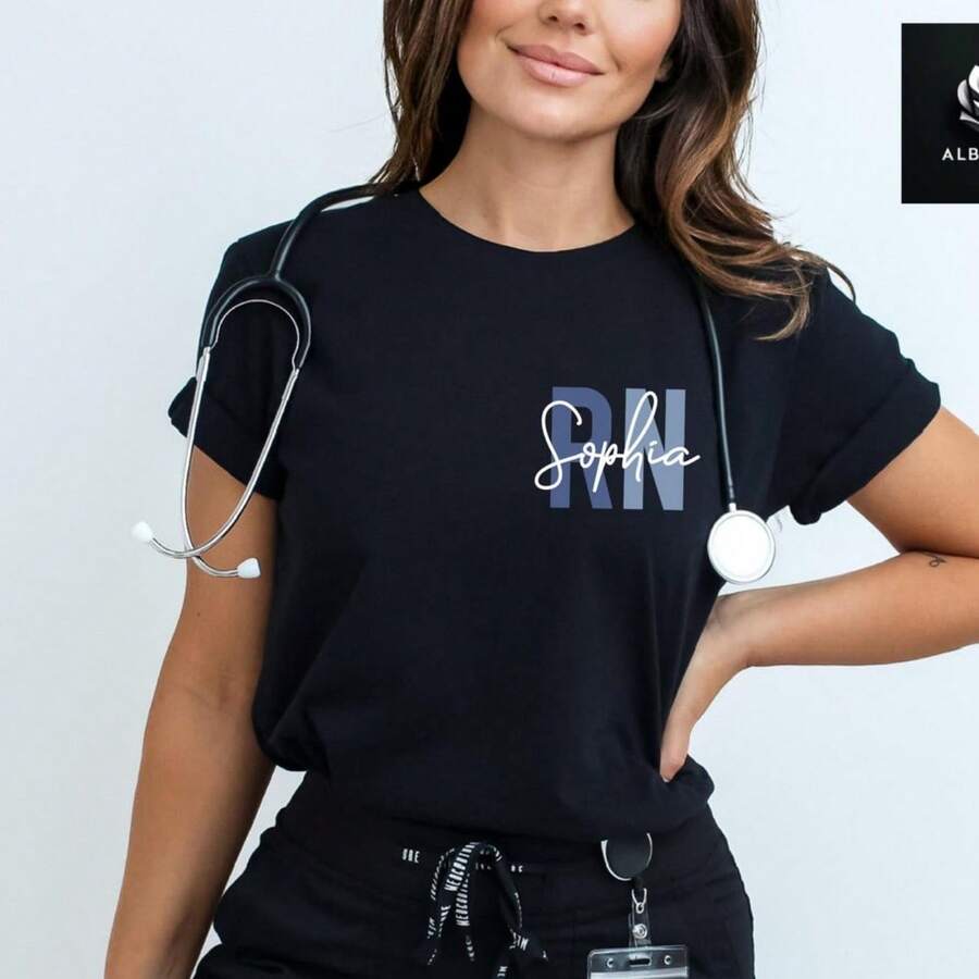Personalized RN Shirt, Registered Nurse Gift, Nurse Appreciation Gift, Medical Nurse Gift, Cute RN Shirt, Custom RN Shirt, Nurse Life Outfit - 黑色 - 查看 1
