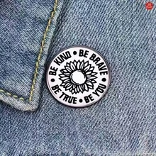 1枚励志名言向日葵珐琅胸针，“善良勇敢”翻领别针徽章，可别在背包和外套上 - A - 查看 6