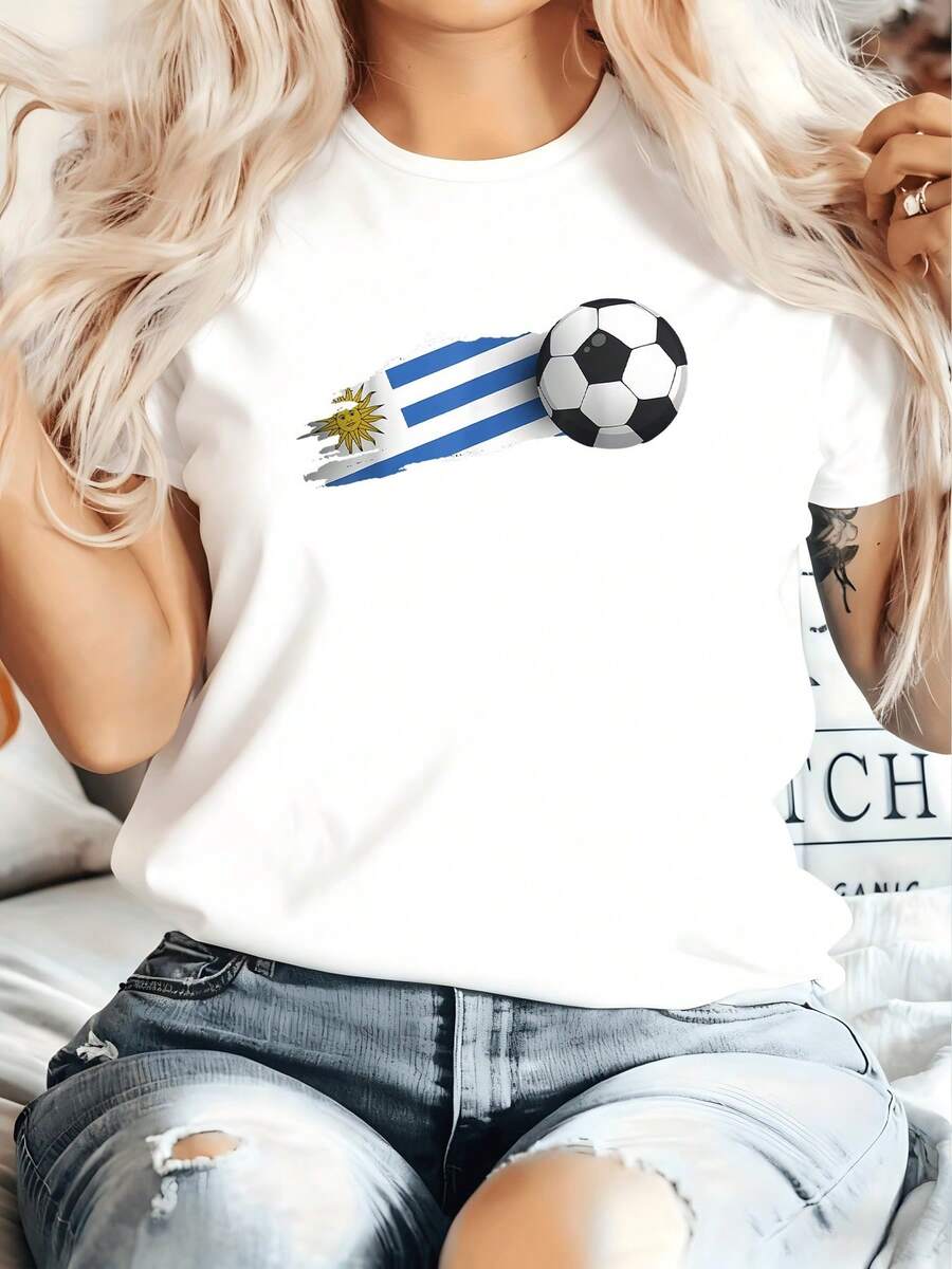 Uruguayan Flag Alongside A Ball Symbolizing Football Passion, National Pride, Sporting Energy And Love For The Game. Women's Casual, Comfortable, Modern T-Shirt Ideal For Football Fans - 白色 - 查看 1