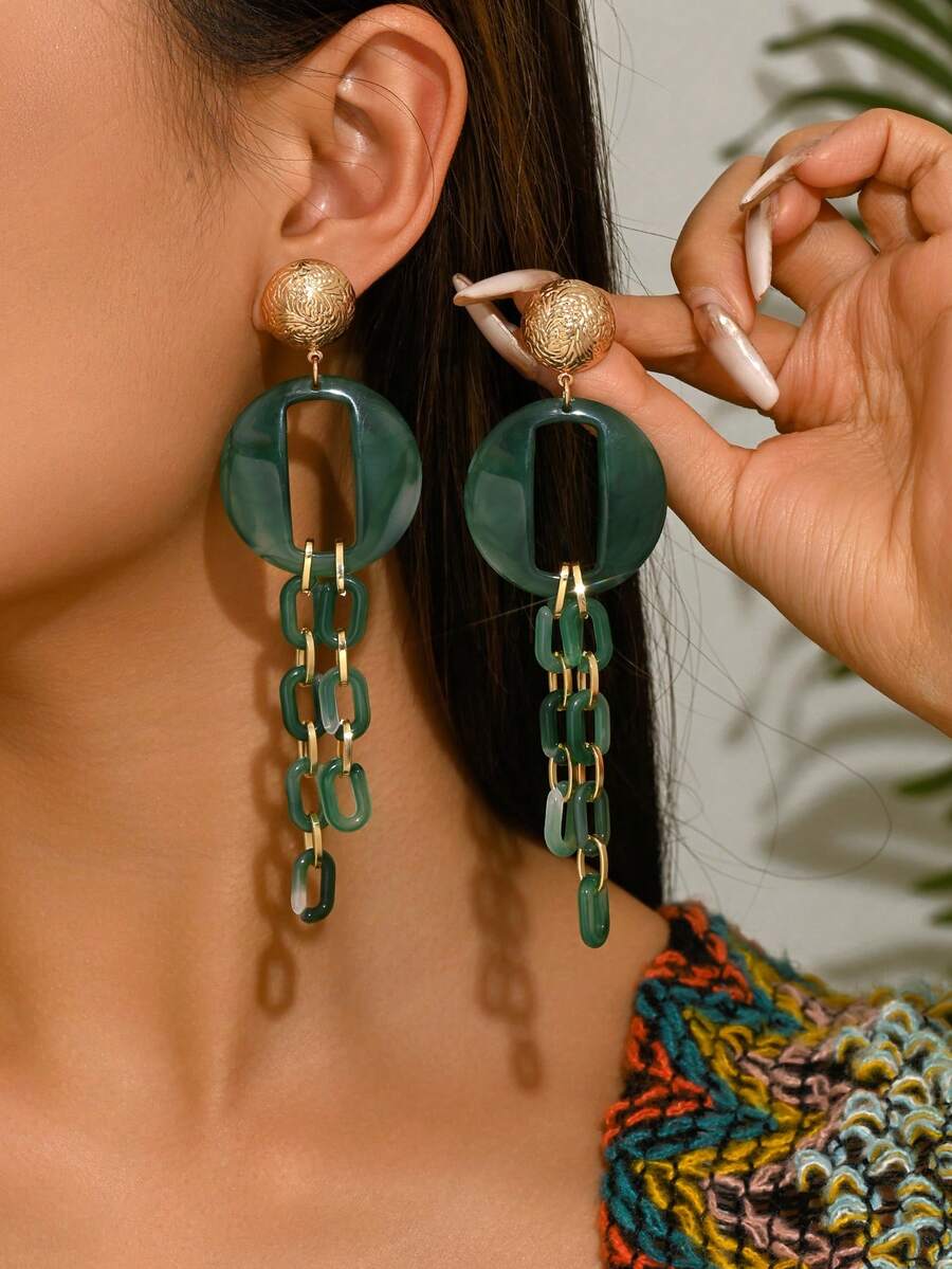 1 Đôi bông tai kiểu Bohemian gợi cảm và thanh lịch, đính đá vàng, mặt dây chuyền hình hoa tròn bằng nhựa màu xanh đậm và tua rua, thích hợp cho trang sức nữ, đi nghỉ mát, dự tiệc, đeo hàng ngày, mọi mùa. Lưu ý rằng mỗi họa tiết và màu sắc hoa bằng nhựa có thể hơi khác nhau do tô màu thủ công. - Nhiều màu - Xem 1