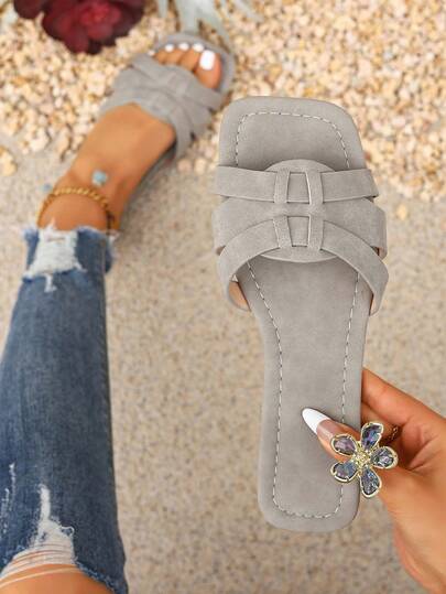Dép lê một quai thời trang xuân/hè mới, dép đi biển đế bằng mũi tròn thoải mái, dép xỏ ngón màu xám đa năng.