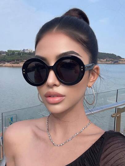 女士复古圆形大框黑色可爱时尚眼镜，塑料休闲太阳镜，适合日常穿搭，夏季海滩旅行必备，尤其适合脸型较宽大的女士。