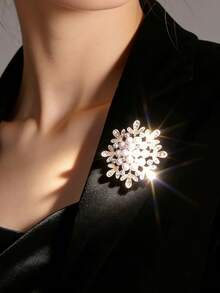 1 chiếc ghim cài áo hình hoa đính pha lê lấp lánh và ngọc trai giả, ghim cài áo hình hoa chống trượt bằng hợp kim kẽm thanh lịch, thích hợp để đeo hàng ngày. - Hoa hồng vàng - Xem 1