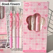 4 Stück Rosa Schleife Blumen Kugelschreiber Set. Schleifen Design, 0,5 mm Feine Spitze, schnell trocknende schwarze Tinte, geschmeidiges Schreiben, zarter ästhetischer Stil, geeignet für Notizen, Tagebuchschreiben, tägliches Schreiben und Schulmaterial. Mit seinem zarten ästhetischen Stil ist dieses Stifteset sehr geeignet für Notizen, Tagebuchschreiben, tägliche Schreibaufgaben und Schulmaterial. - Rosa Schleife - Übersicht 3