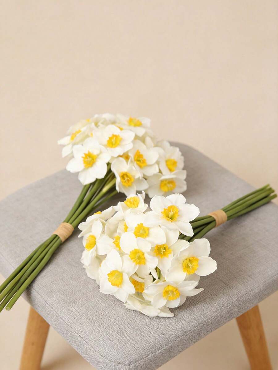 6支/套仿真水仙花束 - 逼真的黄色花心和白色花瓣。非常适合婚礼、客厅、花园、餐桌摆饰和户外节日装饰。也是感恩节、母亲节、情人节和毕业季的完美礼物之选(不含花瓶)。| 优雅花卉设计 | 栩栩如生的仿真花,家居装饰佳品 - 彩色 - 查看 1