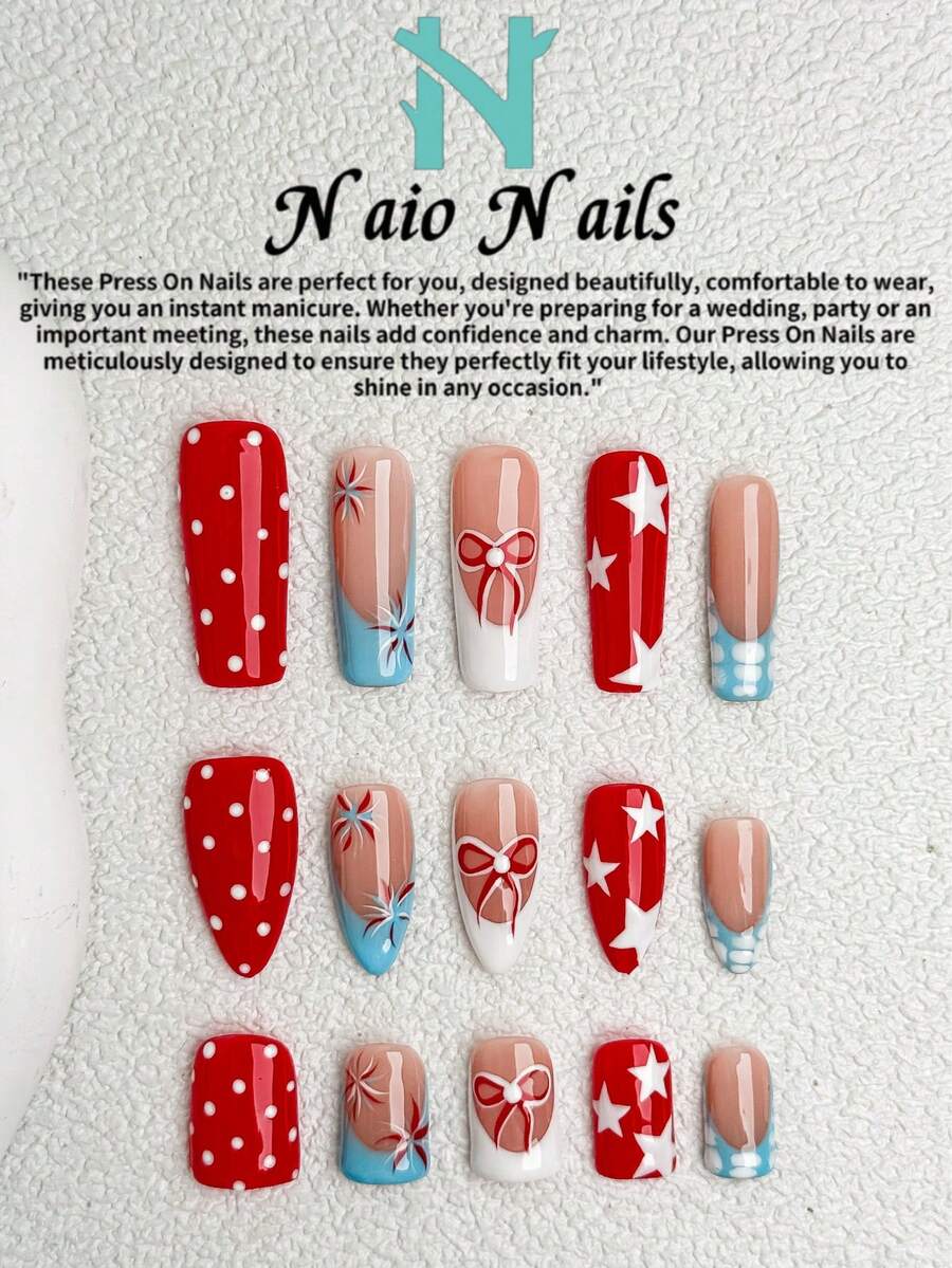 NAIO 10片手工美甲贴片套装，包含短方型、杏仁形和长方型三种形状，Y2K风格裸色底色搭配白色法式甲尖，饰有波点、星星、蝴蝶结和国旗图案，高光泽表面，完美适用于独立日、派对和日常佩戴，适合女性和女孩，包含美甲工具套装，是美甲爱好者的绝佳礼物。 - 彩色 - 查看 1