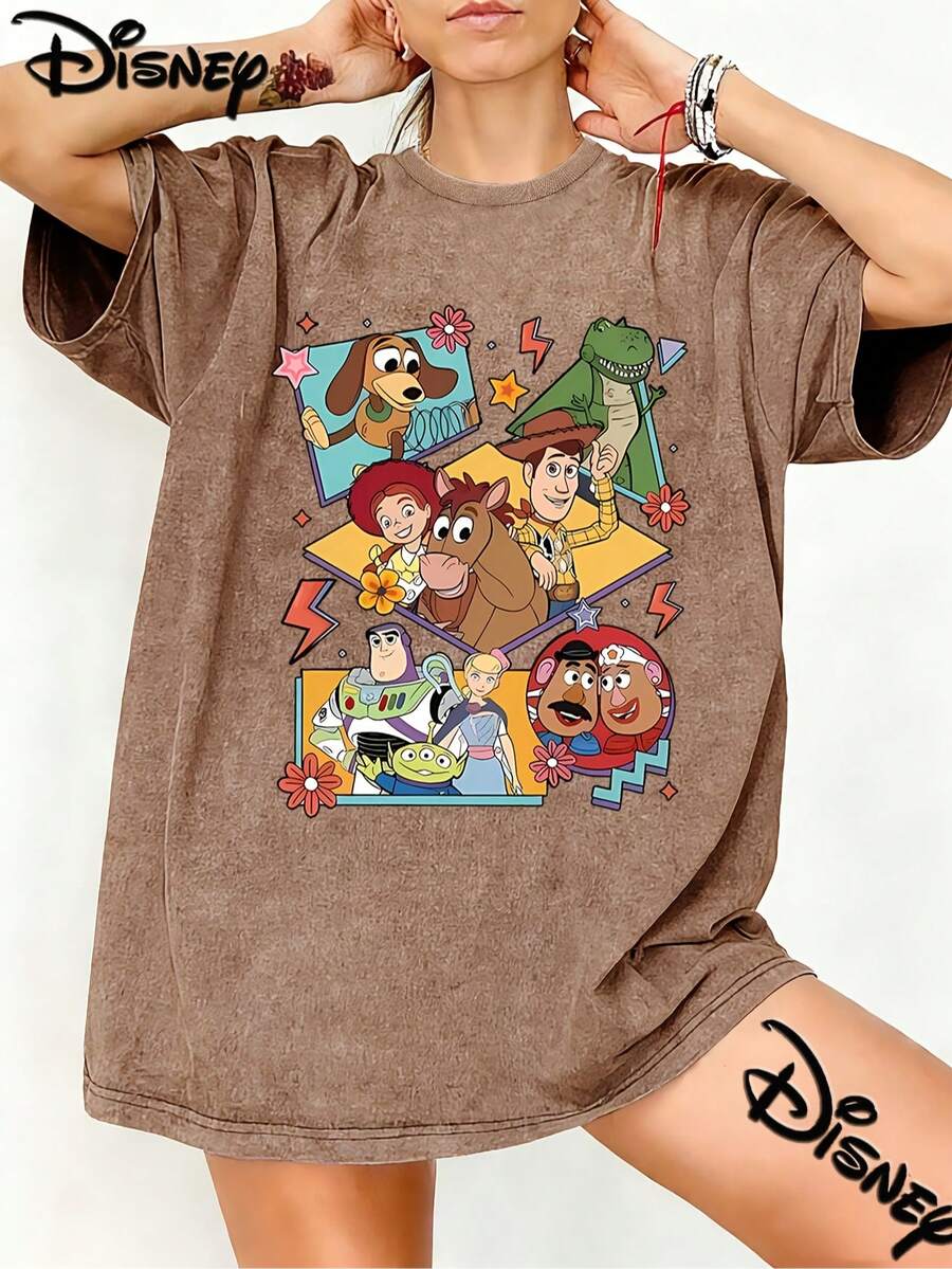 This Disney-Licensed Women's Summer Cotton T-Shirt Is A Disney 2026 Travel Souvenir. The Front Features Classic Disney Characters And Disneyland Logos, Perfect For Taking Photos At Disneyland, As A Travel Souvenir, For Everyday Casual Wear, Or For Matching Family Outfits. It Also Makes An Ideal Valentine's Day Gift For Friends And Family. Men's And Women's Clothing, New Spring Style, Comfortable And Skin-Friendly, Suitable For Outdoor Wear. - 棕色 - 查看 1