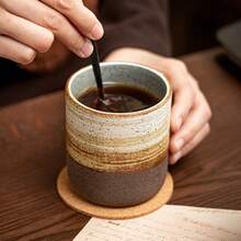 1 cană de cafea ceramică cu textură periată în două tonuri, cadou perfect de aniversare pentru el, cadou creativ de absolvire și cadouri amuzante pentru bărbați, căni de cafea la modă, articole esențiale pentru barul de cafea pentru bucătăria de acasă și birou, cană artizanală de 250 ml pentru latte, cappuccino și băuturi calde, cadou indispensabil în stil oriental și cu tematică deșert. - Multicolor - Vizualizare 8